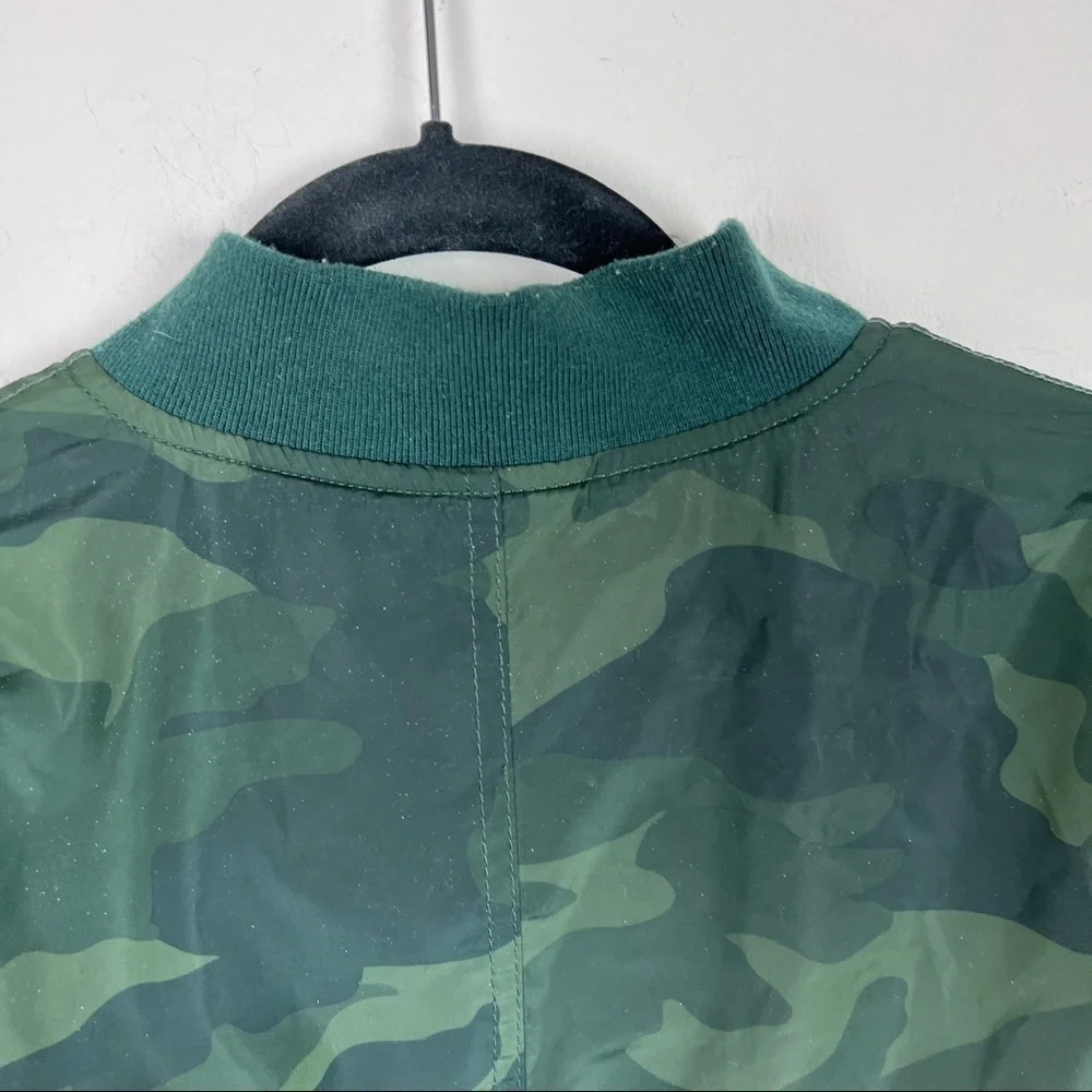 Garage women's camo bomber jacket small